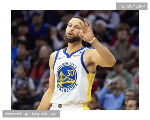 库里反跑接球三分命中，勇士轮换稳定